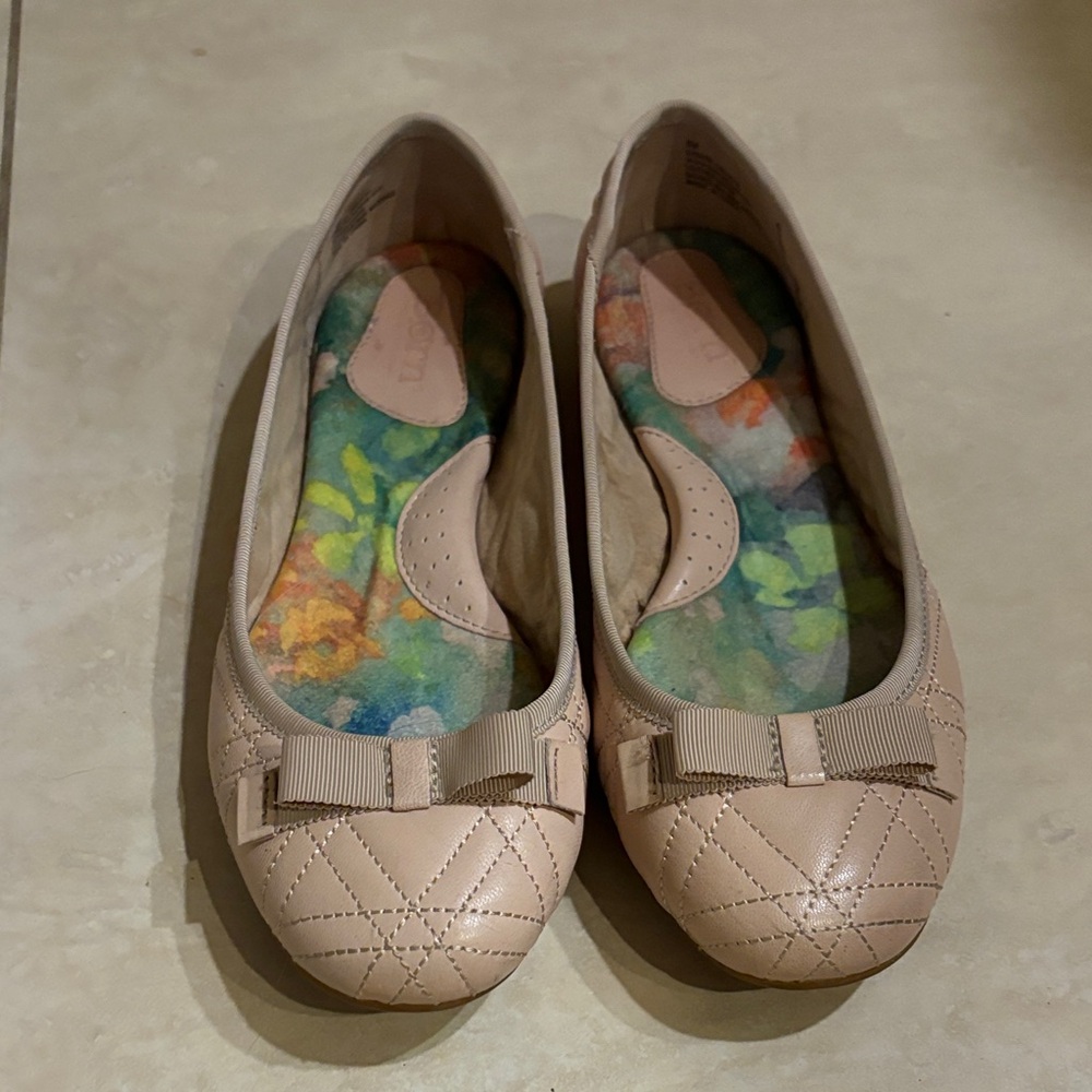 Born pinkish ballet flats